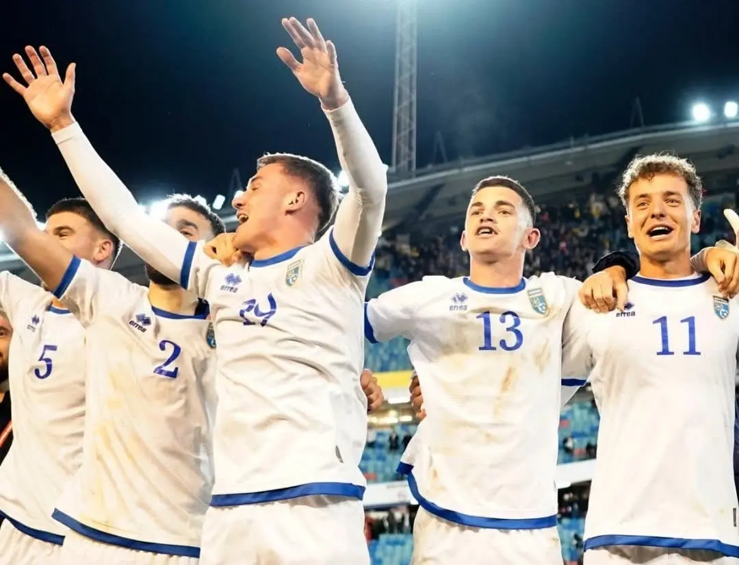 AA, 少一事的岁, 体育场